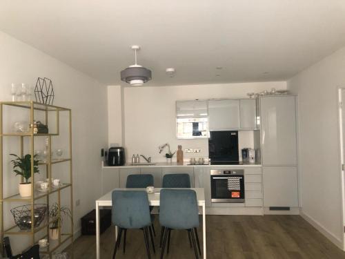 Luxury Double Room featuring comfortable sofa bed to sleep on, private balcony, and exclusive access to rooftop and garden in welcoming shared flat with host