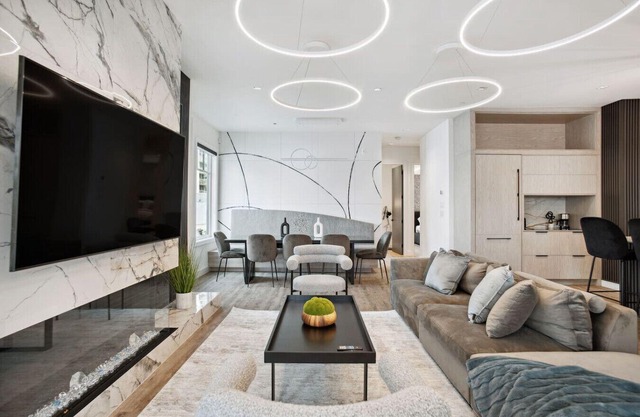Luxury Downtown Home near Beach!