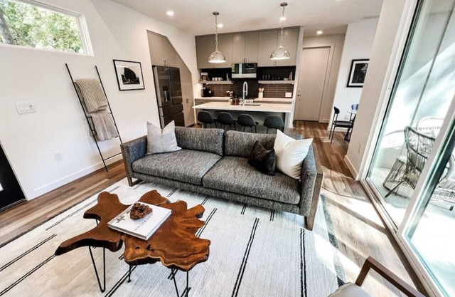 Luxury Downtown Home w/ Hot Tub Near Lake in Holly