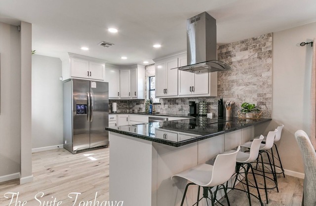 Luxury Downtown Retreat - Walk to Main St - Pet-Friendly, New Stylish & Comfy!