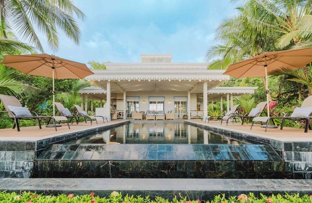 Luxury Dream Villa Right on the Beach!