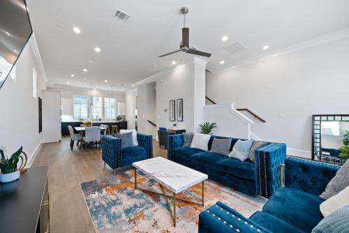 Luxury DT Condo, Game Room!