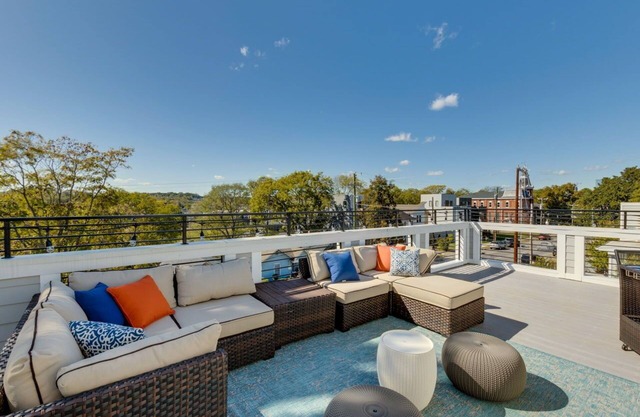 Luxury@Dwell /Rooftop With Views/ Mins to Downtown
