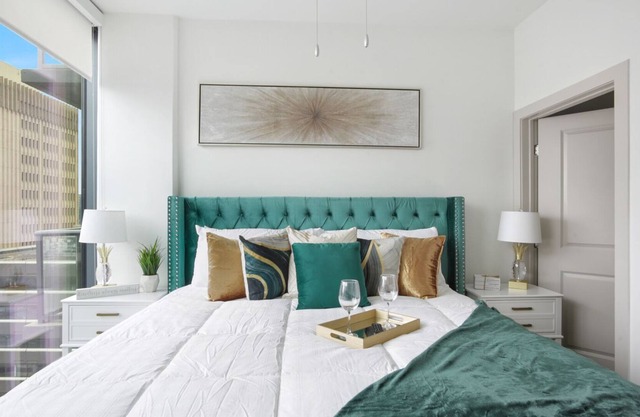 LUXURY EMERALD MANOIR
