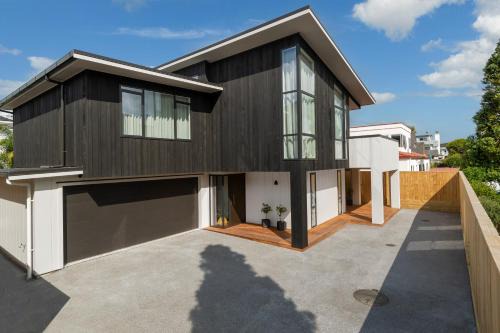 Luxury Escape in CBD - Walking Distance To Town