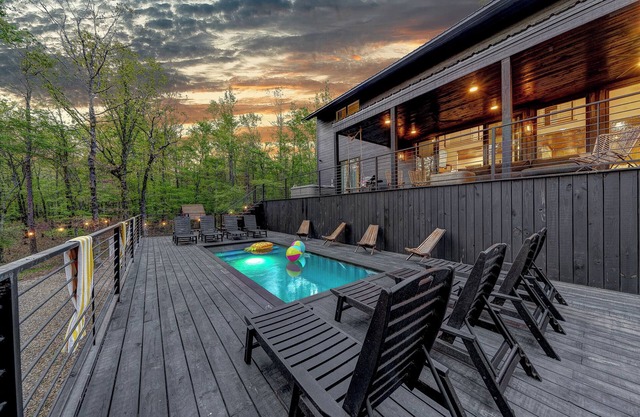 Chic July | Pool Vibes + Forest Nights