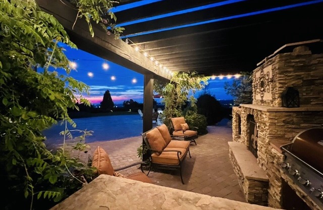 Luxury Estate in Wine Country, 5 Bed 5 Bath, Sleeps 12 Plus