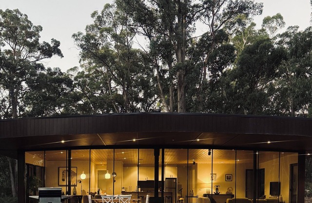 Luxury Evergreen Escape-Holiday home in Musk, Daylesford