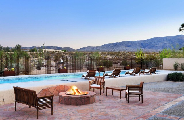 Luxury Exclusive Golf Community Hot Tub & Desert Views Pet-Friendly