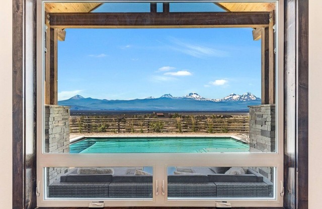 Luxury Exclusive Home on 1.3 acres w/Breathtaking Mountain Views & Private Pool