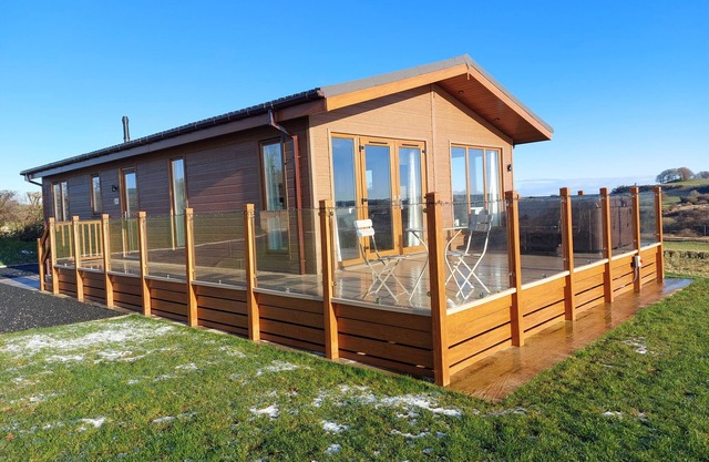 Luxury family Beechwood lodge with hot tub