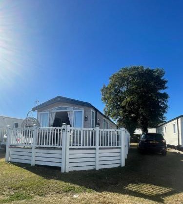 Luxury Family Caravan With Decking and Sea View - Sleeps 6