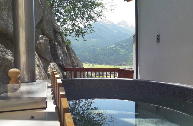 Casa familiar de lujo con sauna privada, bañera de hidromasaje y excelentes vistas.