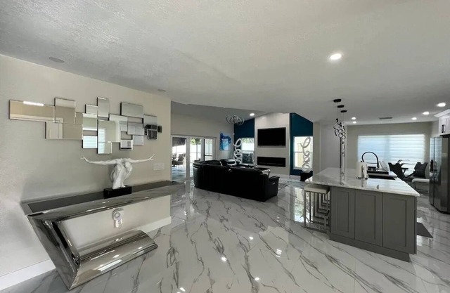 Luxury Family Oasis: Fabulous Screened Pool