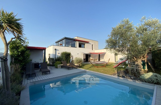 Luxury family villa with heated pool and jacuzzi