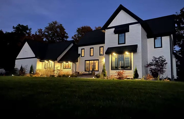 Luxury Farm Stay on Leelanau Wine Trail. Minutes to Downtown Traverse City.