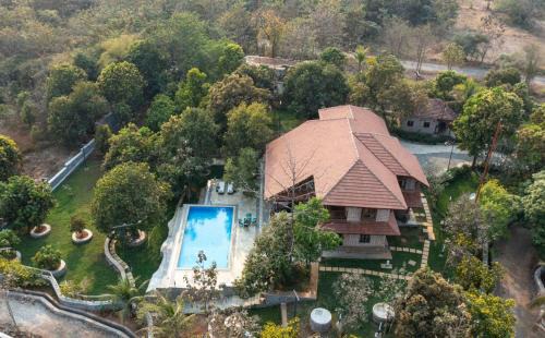 Luxury farm villa with pool near Mumbai