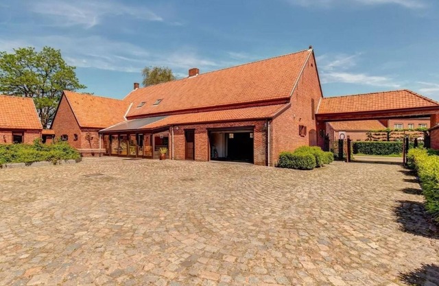 Luxury farmhouse with large garden in Merksplas