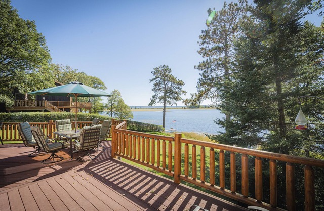 Luxury fishing cabin, Best view of the lake with private dock & covered boatslip