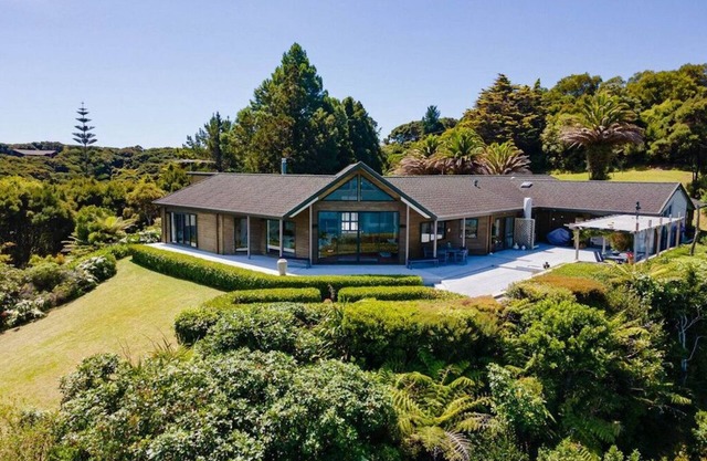 Luxury Five Bedroom Private Beach Estate with Starlink