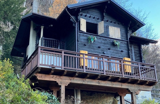 Luxury five * restored Swiss chalet, air conditioned, hidden above Lago Maggoire