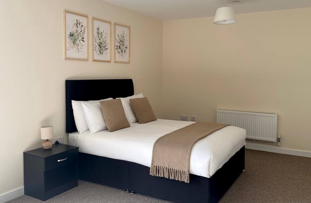 Luxury Flat w/Free Parking , Hospital and Bus Routes