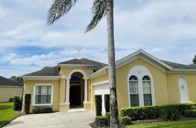 Luxury Four bedroom Home , Wheelchair friendly, with Pool Spa and Game room.
