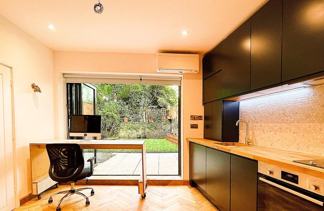 Luxury Garden Studio near Oval