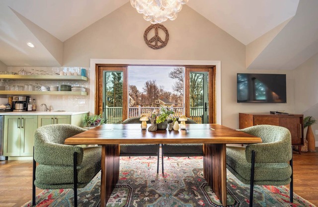 Luxury Garden Loft in Historic Old North End, Centrally located