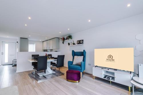 Luxury Getaway In Manchester with PS5, Fast WiFi & Free Parking