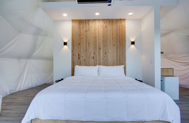Luxury Glamping Dome “Sol” in countryside with hot/tub near Hot Springs