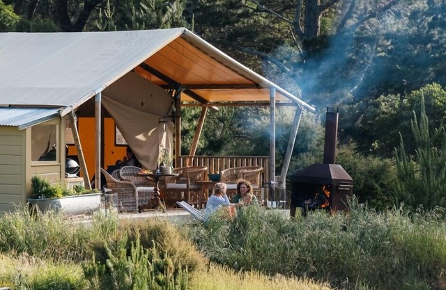 Glamping de lujo con vista al río Maraetotara