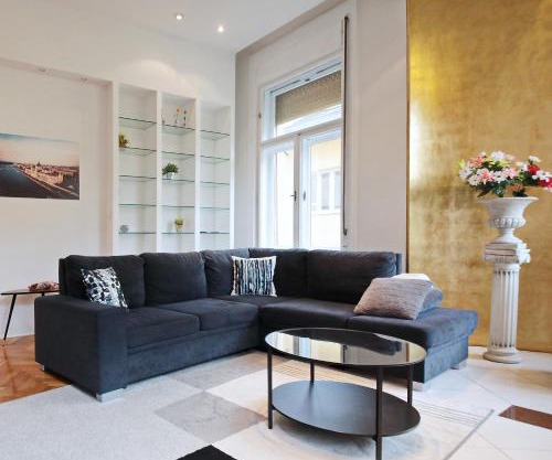 Luxury gold plated suite in calm central location