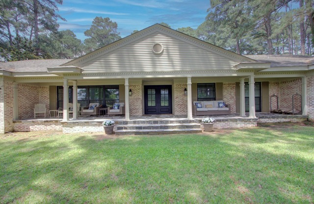 Luxury Golf Course Getaway at Texarkana Country Club.