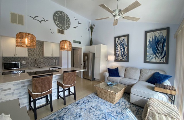 Luxury Golf Retreat in Sarasota – Elegance, Comfort & Prime Location