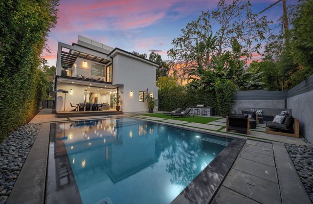 Luxury Green villa! 6bdr w pool and theatre