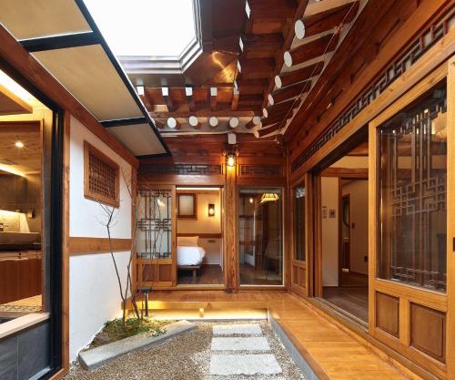 Luxury Hanok Heritage Courtyard