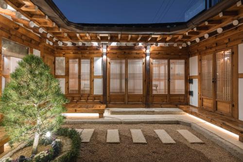 Luxury Hanok Pine Residence