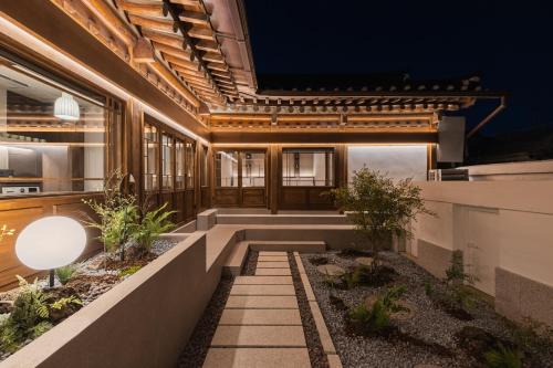 Luxury Hanok Retreat Dohyun