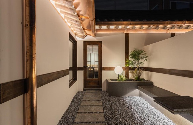 Luxury Hanok Stay Warm Hearth - West