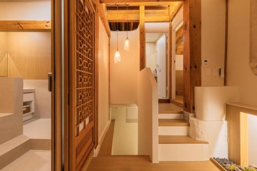 Luxury Hanok Stay Yeonsoom