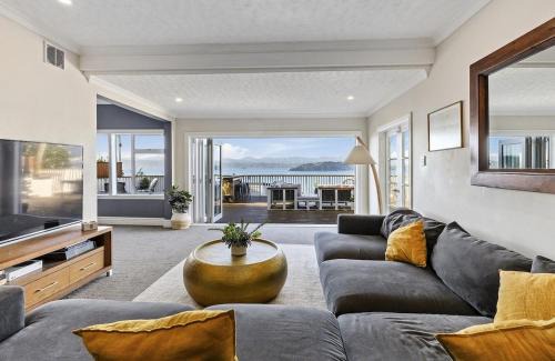 Luxury Harbour View Landing