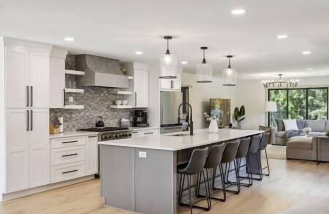 Luxury Hastings Home, Sleeps 18+