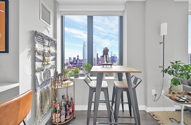 Luxury high floor 1-bedroom apartment in Boston with amenities