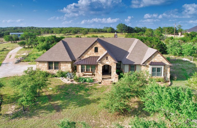 Luxury Hill Country Retreat| 16 acres| Private POOL| Fire Pit| 360 Views| Pet Friendly| Sleeps 14