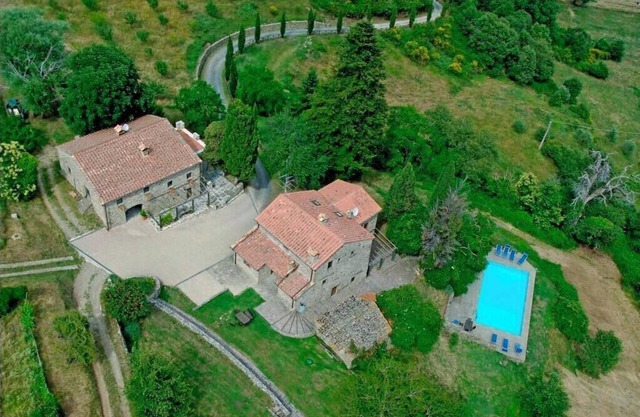 Lujosa casa de campo toscana histórica con piscina con vistas al valle del Tíber