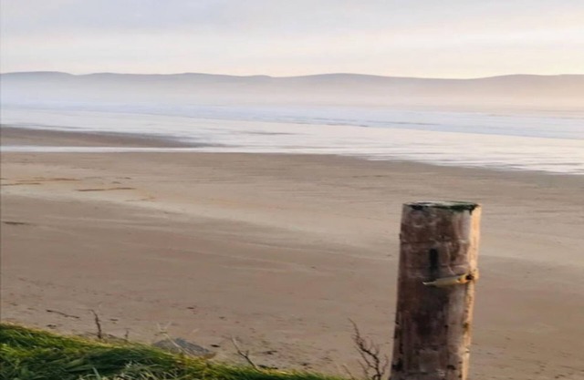 Luxury holiday home, at Inch Beach, overlooking Dingle Bay on Wild Atlantic Way