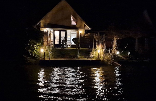 nuevo para alquilar desde 01-02-2020! Hermosa casa sobre agua y muelle