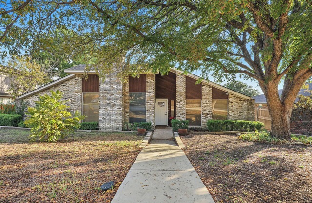 Luxury Home 4 Bedroom/2Bath