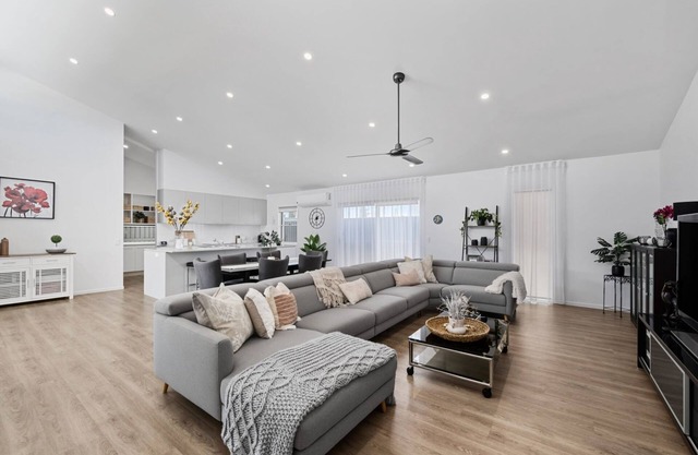 Luxury home by the beach with pool - pets allowed!